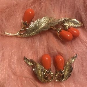 VINTAGE EMMONS CORAL & LEAF BROOCH & EARRINGS SET